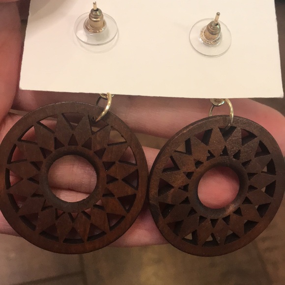 NEW Hiraya Brown Dangling Earrings - Picture 3 of 4